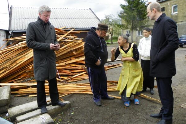 Kybartų „užkulisiai“ panašūs į Indijos kaimo lūšnynus