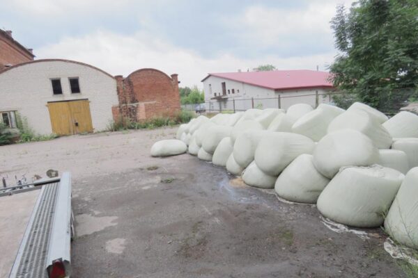 Kybartų miesto centre smirsta pašarų ritiniai