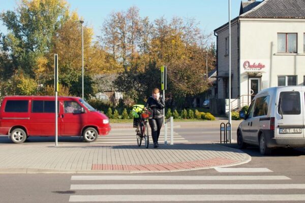 Nauji eismo taisyklių pakeitimai glumina net pareigūnus