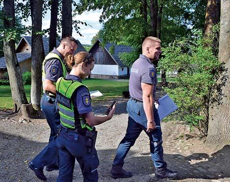 Policijos pareigūnai skaičiavo kalorijas, ieškojo žiedo ir pomidorų kainos