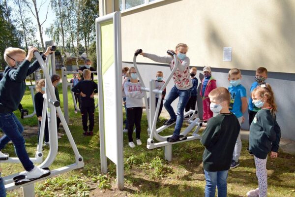 Švietimo įstaigų darbuotojai tiriami dėl COVID-19