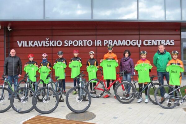 Jauniesiems sportininkams – vardiniai marškinėliai