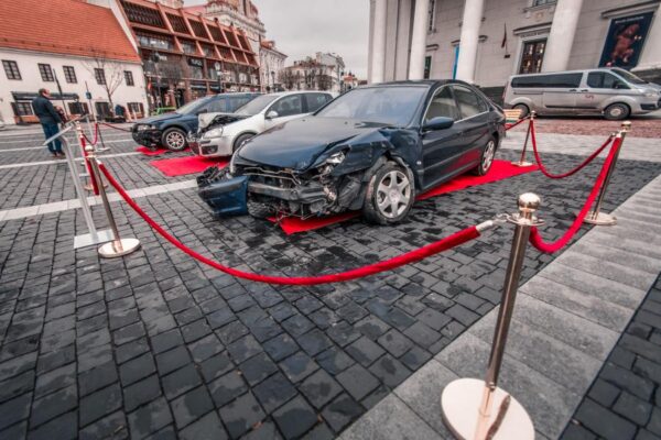 Šokiruojanti socialinė akciją „Kvailumo muziejus“ – gyvas priekaištas kelių ereliams