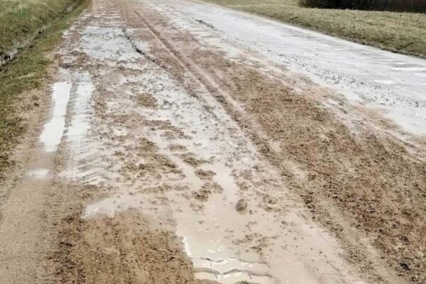 Gyventojai laukė kelininkų pagalbos, bet ne tokiu prastu oru