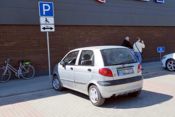 Taisyklių lengvatomis gali naudotis ne visi neįgalūs vairuotojai