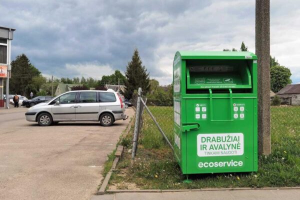 Į tekstilės konteinerius tinka tiktai nesudėvėti drabužiai ir avalynė