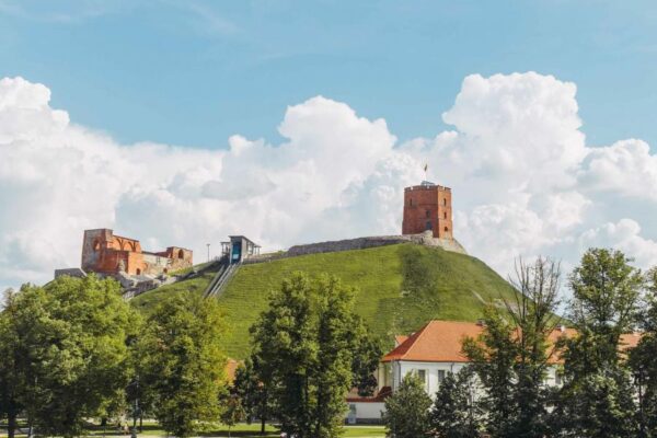 Lietuvos nacionalinis muziejus ant Gedimino kalno pristato inovatyvų garso ir vaizdo gidą su virtualiosios realybės integracija