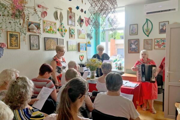 Poezijos popietėje – širdį virpinančios bendrijos narių eilės