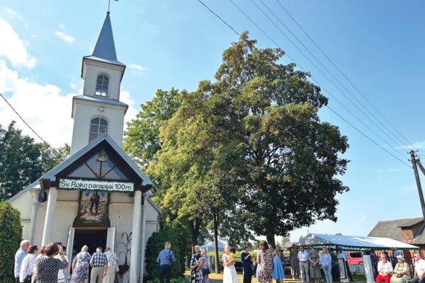 Šimtametė parapijos istorija sugulė į leidinį