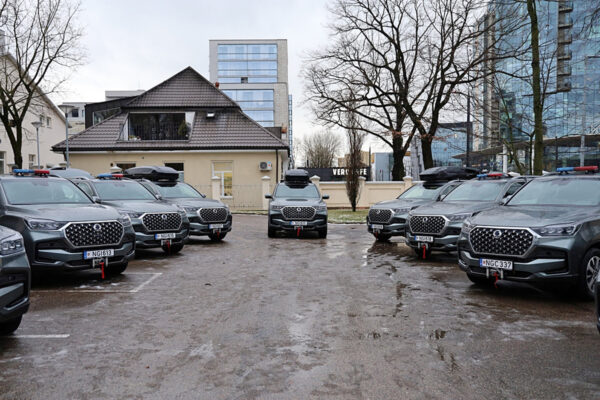 Papildytas pasienio užkardų automobilių parkas