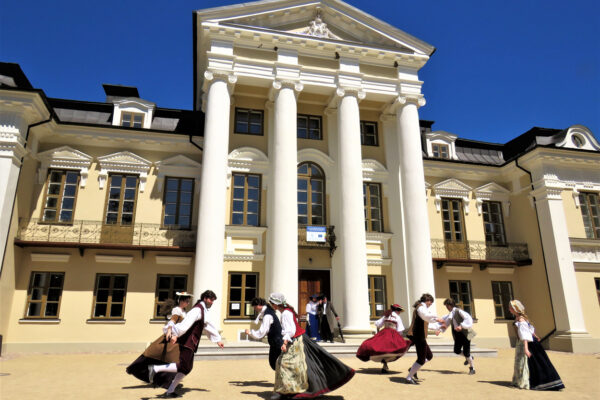 Paežerių dvaro prestižą griauna senų įvykių šleifas