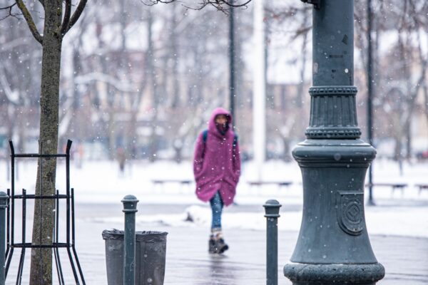 Įsisiautę žiemiški orai kelia pavojų siuntoms: kai kuriuos daiktus šaltis gali sugadinti negrįžtamai