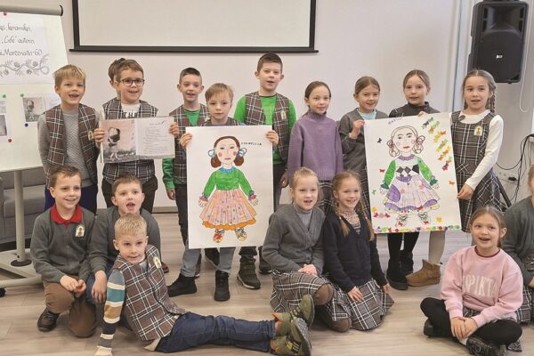 Bibliotekoje – kūrybiška moksleivių pažintis su knyga „Lėlė“