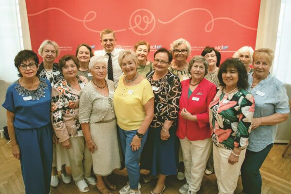 Senjorus gniuždančią vienatvę gali išsklaidyti nuoširdus pokalbis